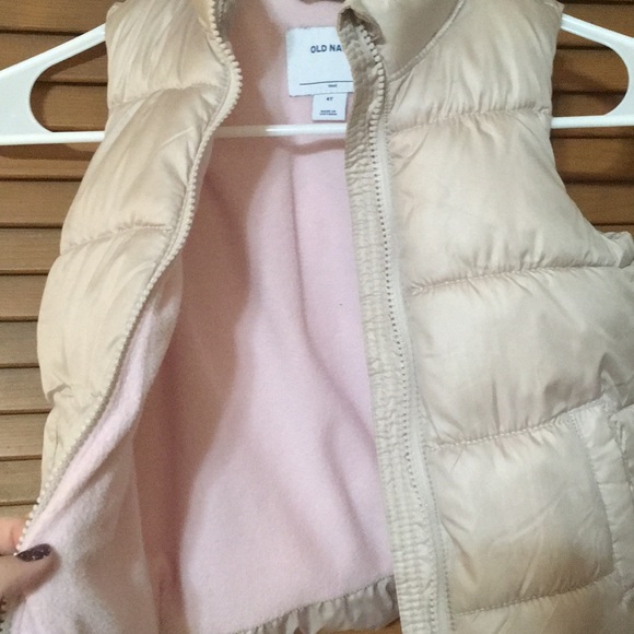 Old Navy rose gold puffer vest size 4T worn once...... P-2 - Picture 5 of 6